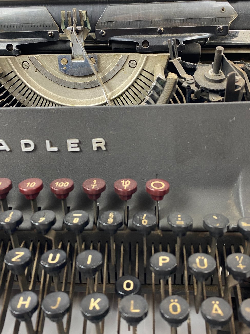 HN1003-rasomosios-masineles-16 “Adler” rašomoji mašinėlė 40x50x26 cm