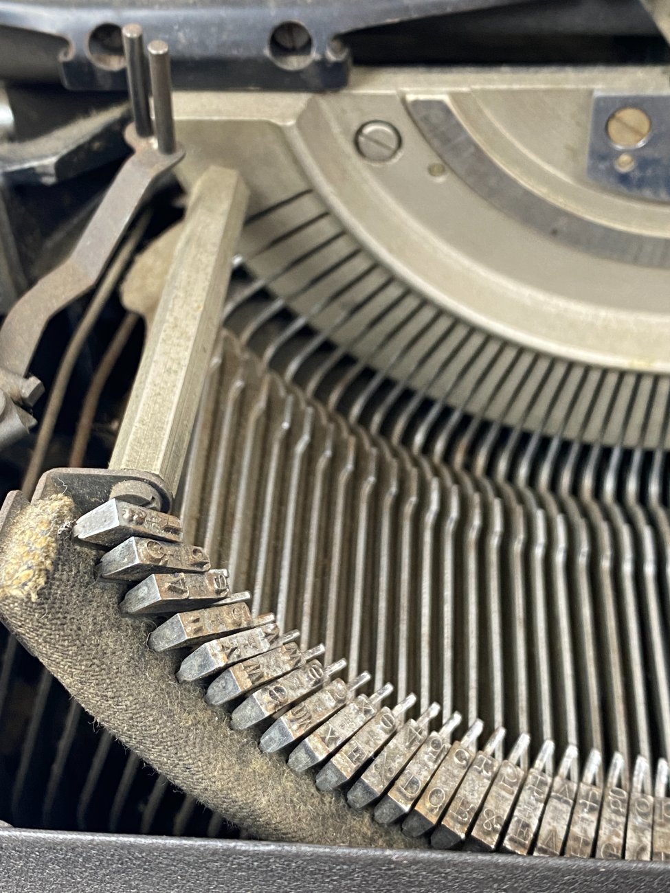 HN1003-rasomosios-masineles-23 “Adler” rašomoji mašinėlė 40x50x26 cm