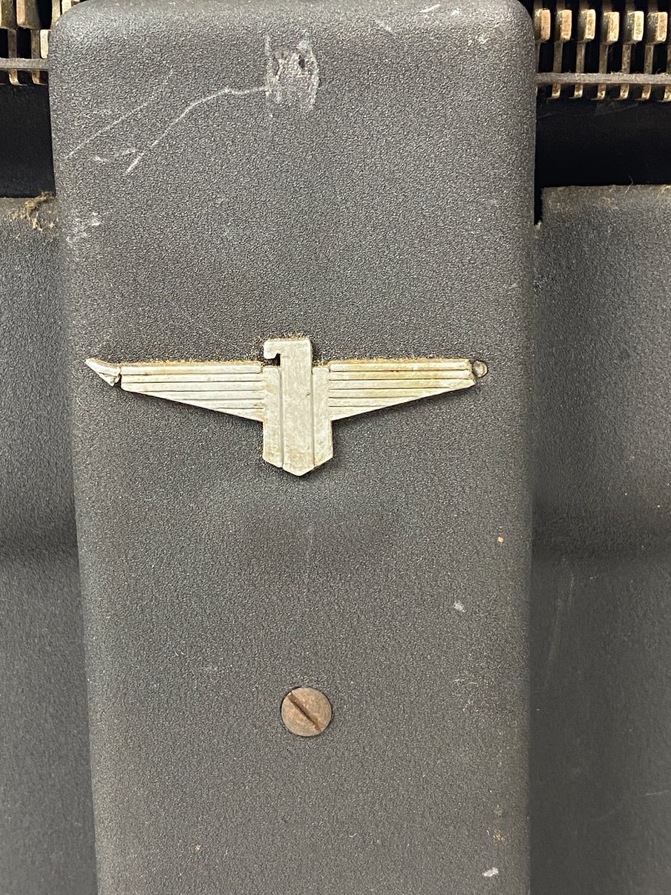 HN1003-rasomosios-masineles-7 “Adler” rašomoji mašinėlė 40x50x26 cm