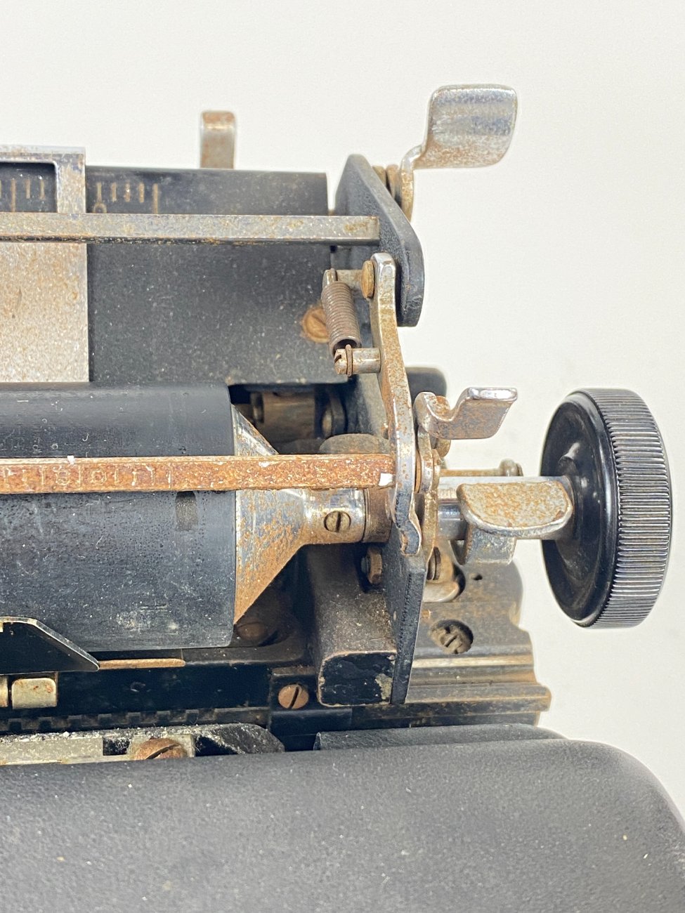 HN1005-rasomosios-masineles-14 “Torpedo” rašomoji mašinėlė 504555 38x39x25 cm