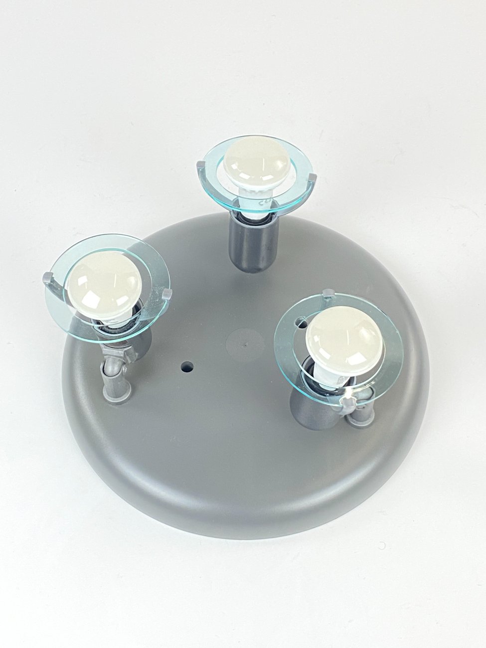 HN1009-pakabinami-sviestuvai-1 Reguliuojamas lubinis “Fischer Leuchten” trijų šakų šviestuvas 30x30x14 cm