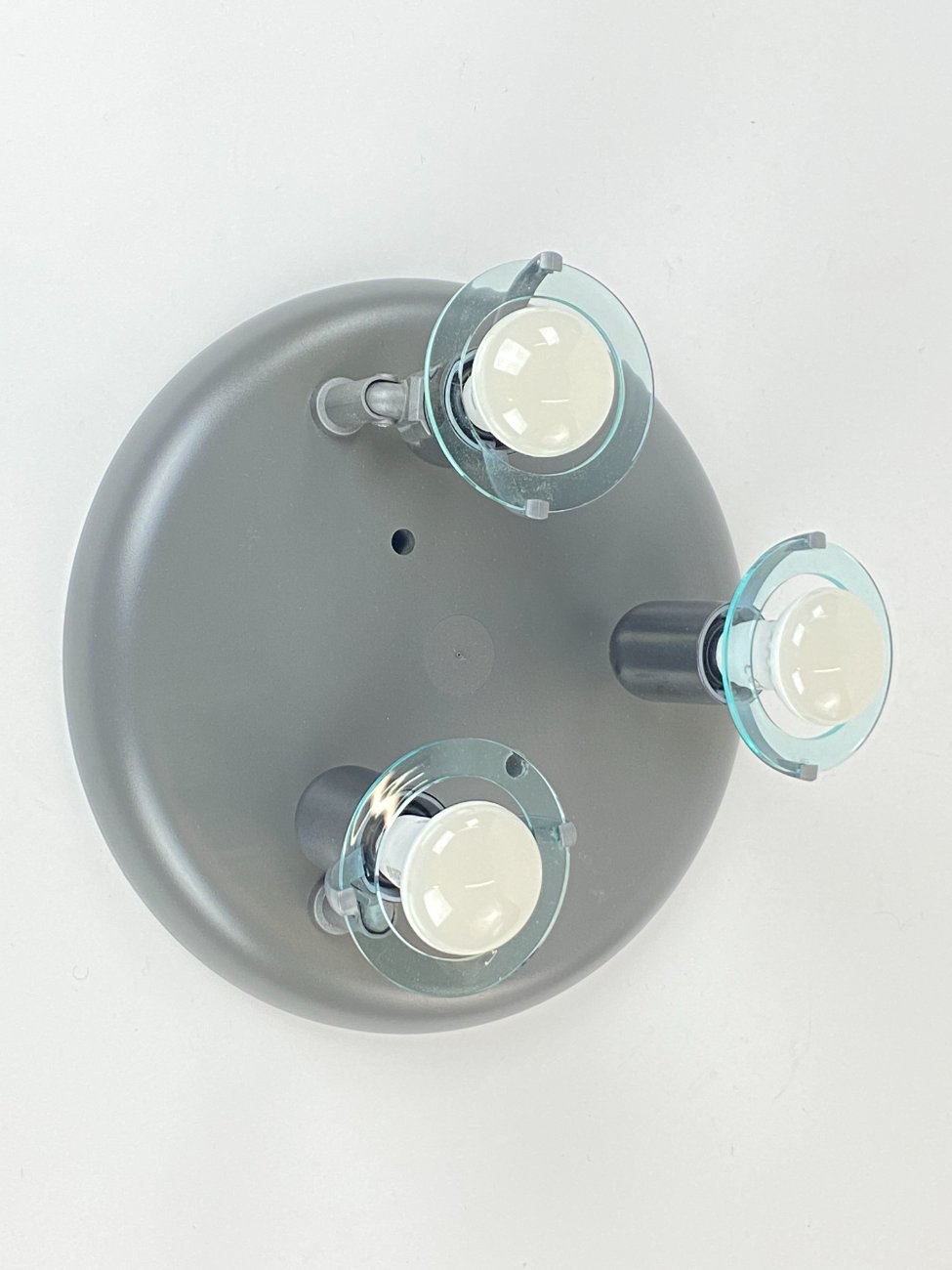 HN1009-pakabinami-sviestuvai-2 Reguliuojamas lubinis “Fischer Leuchten” trijų šakų šviestuvas 30x30x14 cm