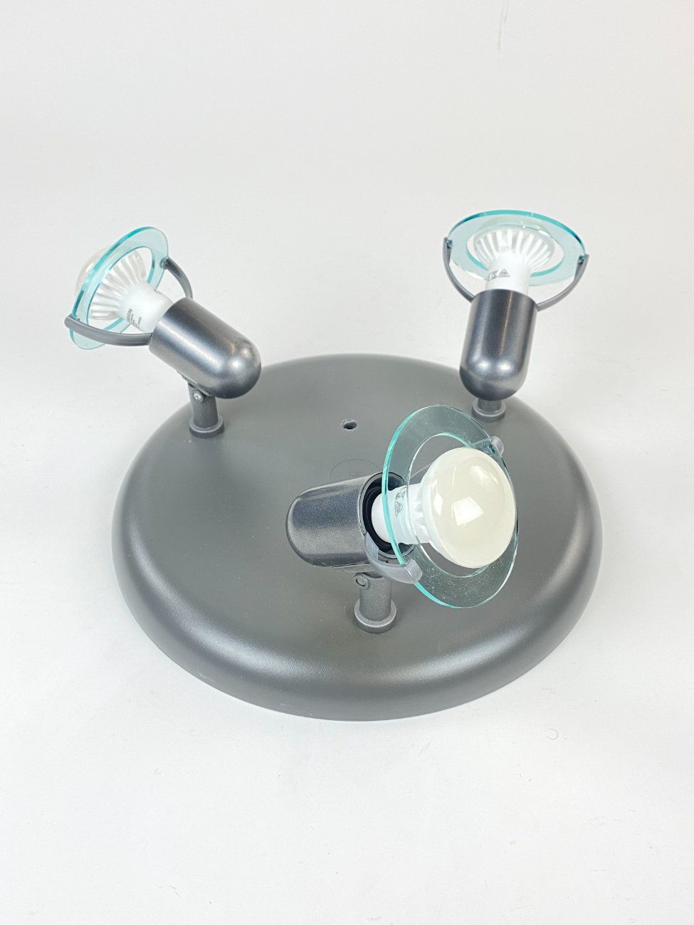 HN1009-pakabinami-sviestuvai-3 Reguliuojamas lubinis “Fischer Leuchten” trijų šakų šviestuvas 30x30x14 cm