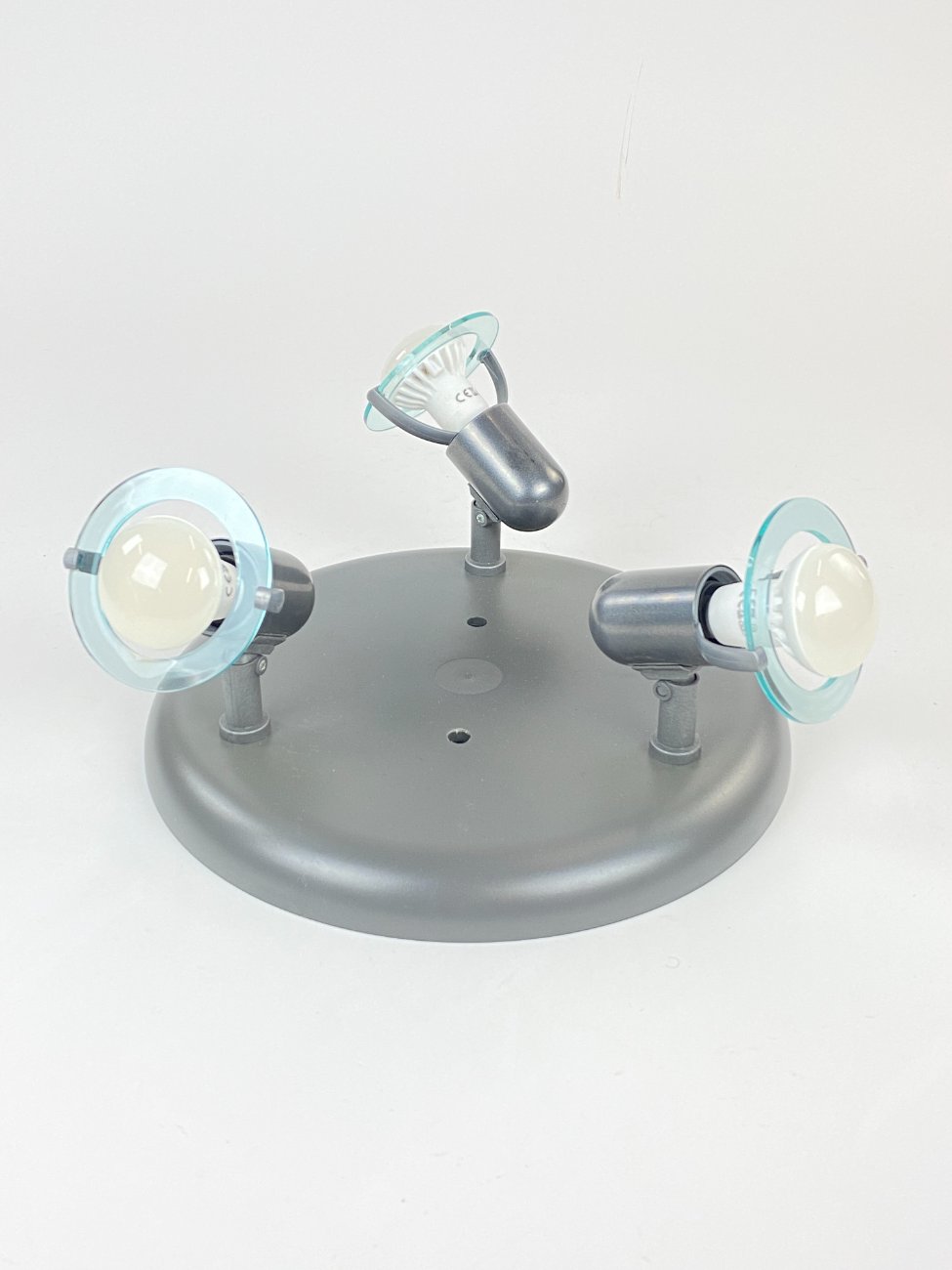 HN1009-pakabinami-sviestuvai-4 Reguliuojamas lubinis “Fischer Leuchten” trijų šakų šviestuvas 30x30x14 cm