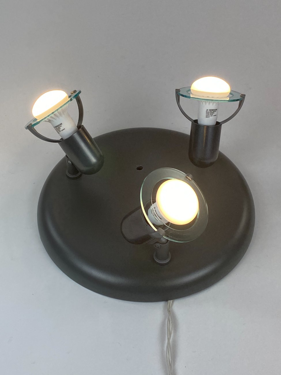 HN1009-pakabinami-sviestuvai-9 Reguliuojamas lubinis “Fischer Leuchten” trijų šakų šviestuvas 30x30x14 cm