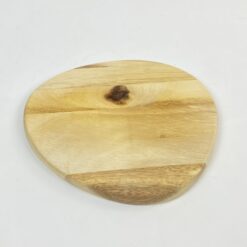 Medinė serviravimo lėkštė 21×22,5×1,5 cm