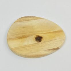 Medinė serviravimo lėkštė 21×22,5×1,5 cm