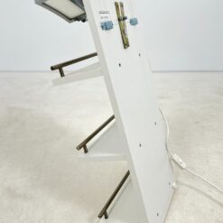 Pakabinama baltos spalvos lentyna su apšvietimu 17x36x70 cm