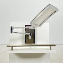 Pakabinama baltos spalvos lentyna su apšvietimu 17x36x70 cm