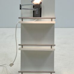 Pakabinama baltos spalvos lentyna su apšvietimu 17x36x70 cm