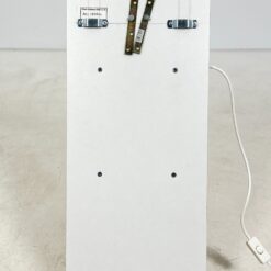 Pakabinama baltos spalvos lentyna su apšvietimu 17x36x70 cm