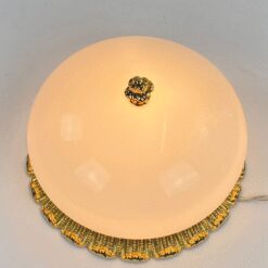 Pakabinamas žalvarinis šviestuvas su balto stiklo gaubtu 29,5×29,5×18 cm