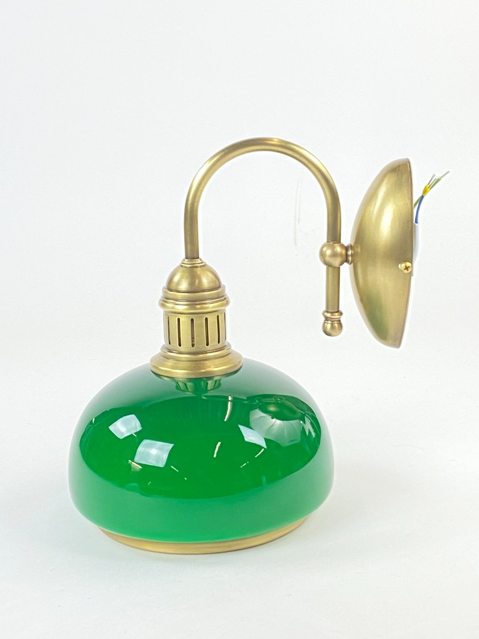 HN1081-sieniniai-sviestuvai-4 Žalvarinis sieninis šviestuvas su žalios spalvos stiklo gaubtu 24x19x25 cm