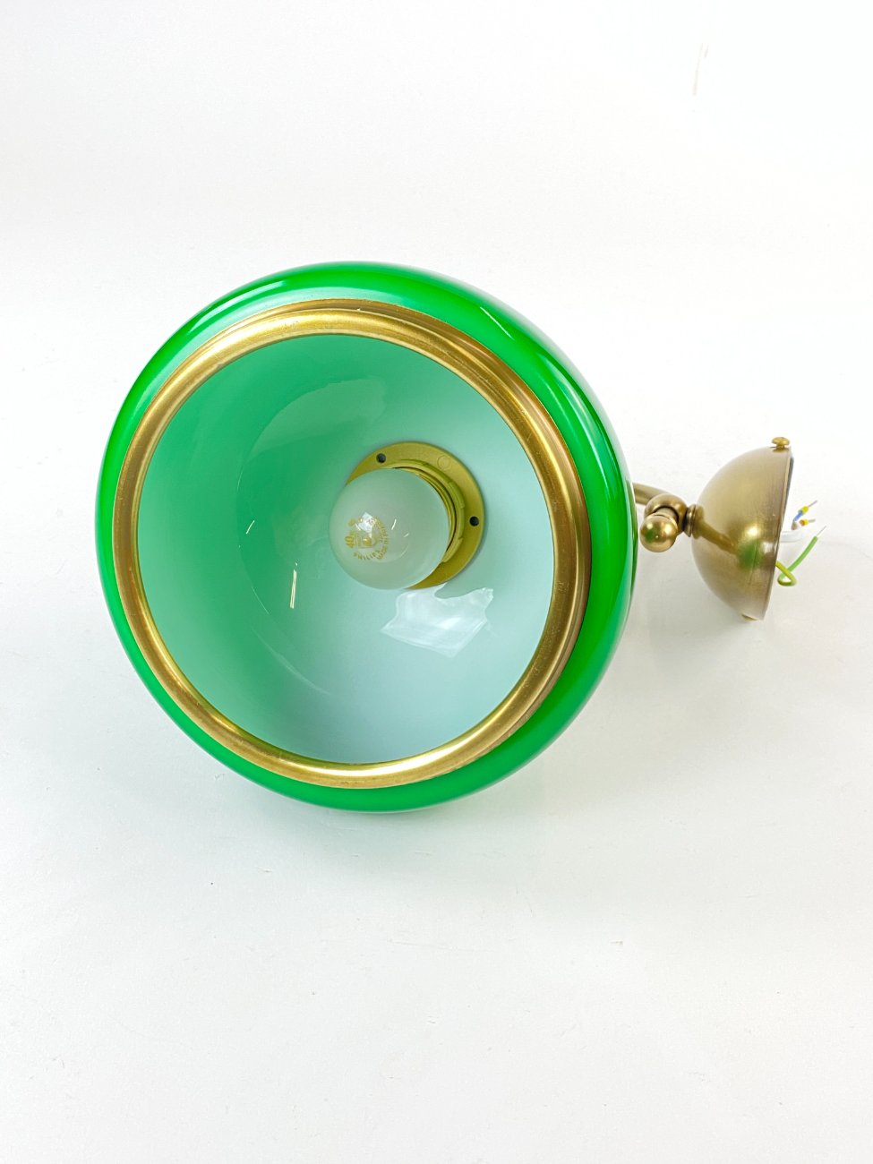 HN1081-sieniniai-sviestuvai-5 Žalvarinis sieninis šviestuvas su žalios spalvos stiklo gaubtu 24x19x25 cm