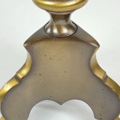 Žalvarinis stalinis šviestuvas šviesiu tekstilės gaubtu 26x26x57,5 cm