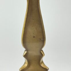 Žalvarinis stalinis šviestuvas šviesiu tekstilės gaubtu 26x26x57,5 cm