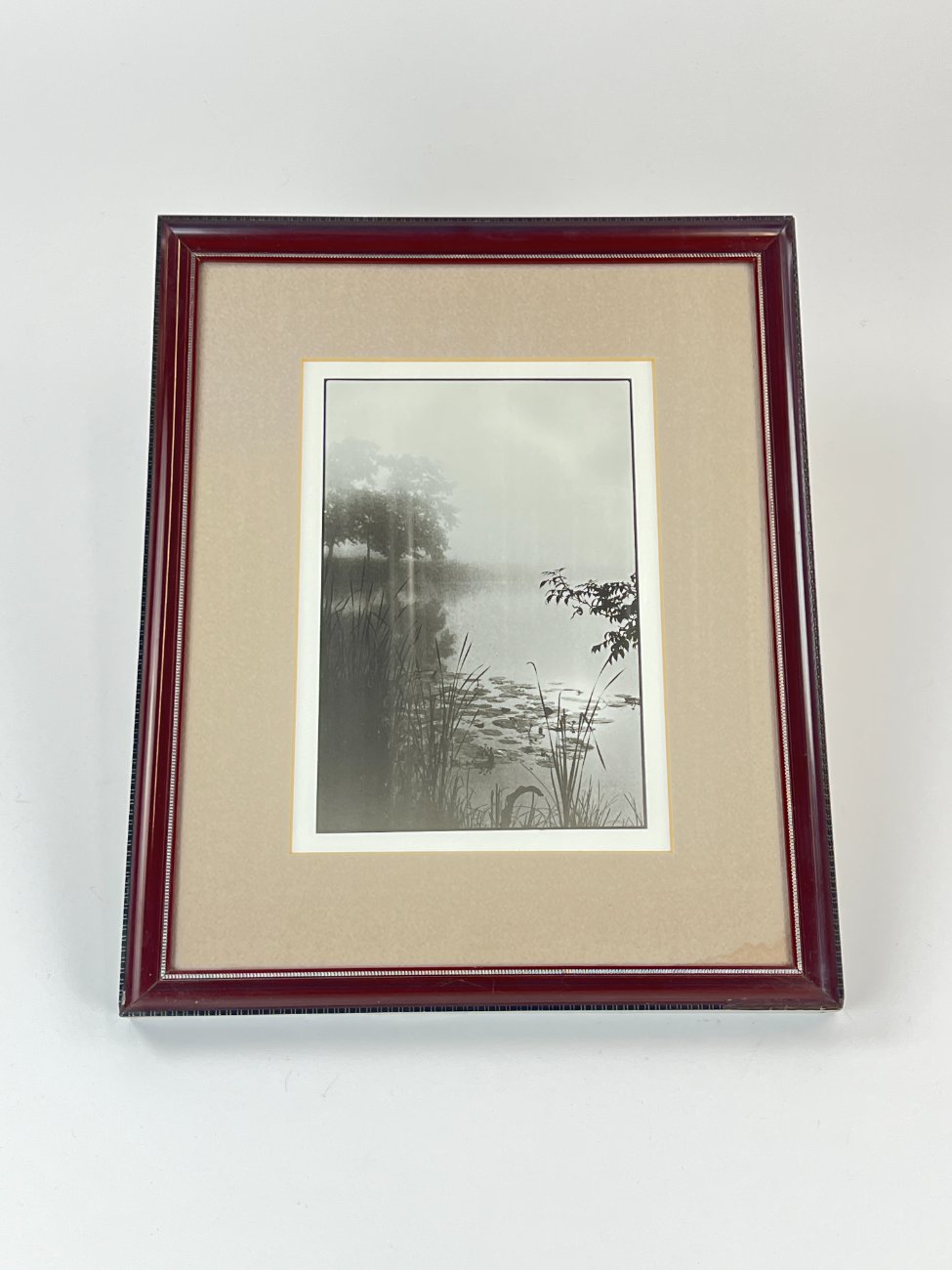 HN1118-grafika-ir-printai-1 Migloto gamtos peizažo printas mediniame rėme su stiklu 2×32,5×40 cm