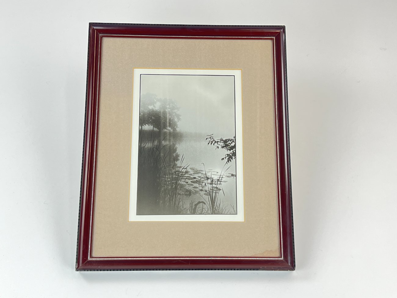 HN1118-grafika-ir-printai-2 Migloto gamtos peizažo printas mediniame rėme su stiklu 2×32,5×40 cm