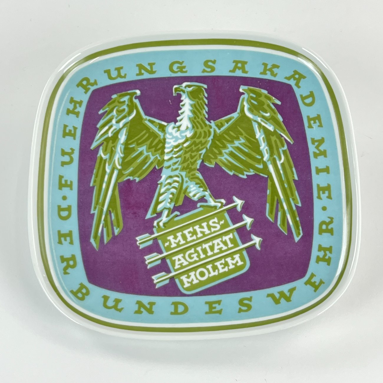 HN1121-rosenthal-0 Porcelianinė Rosenthal lėkštė “Führungsakademie der Bundeswehr” 3x19x19 cm