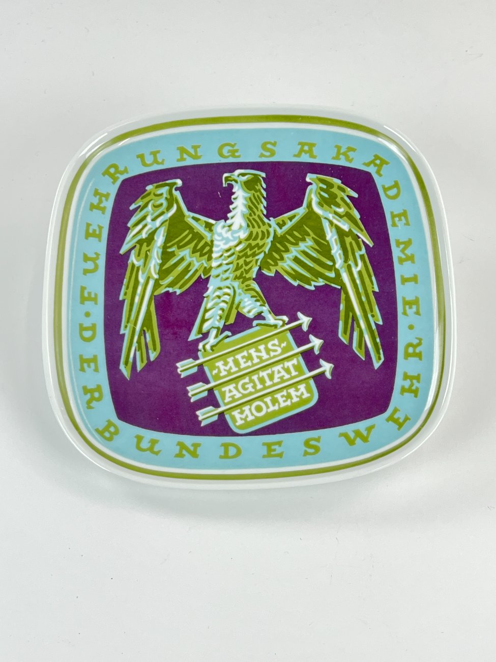 HN1121-rosenthal-1 Porcelianinė Rosenthal lėkštė “Führungsakademie der Bundeswehr” 3x19x19 cm