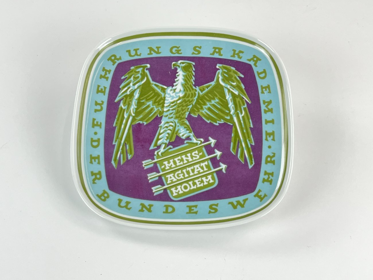 HN1121-rosenthal-2 Porcelianinė Rosenthal lėkštė “Führungsakademie der Bundeswehr” 3x19x19 cm