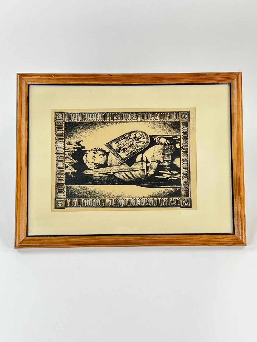 HN1132-grafika-ir-printai-5 Grafikos darbas “Bremer Roland” mediniame rėme su stiklu 3×34,5×44,5 cm