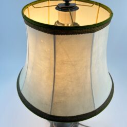 Alavinis stalinis šviestuvas šviesiu eko odos gaubtu 46x46x75 cm