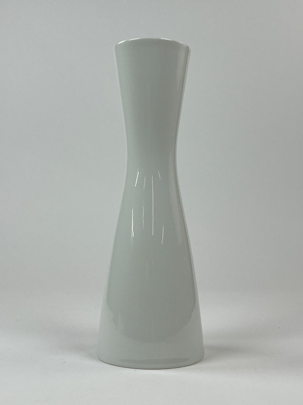 HN1146-rosenthal-1 Porcelianinė “Rosenthal” vaza 10x10x28,5 cm