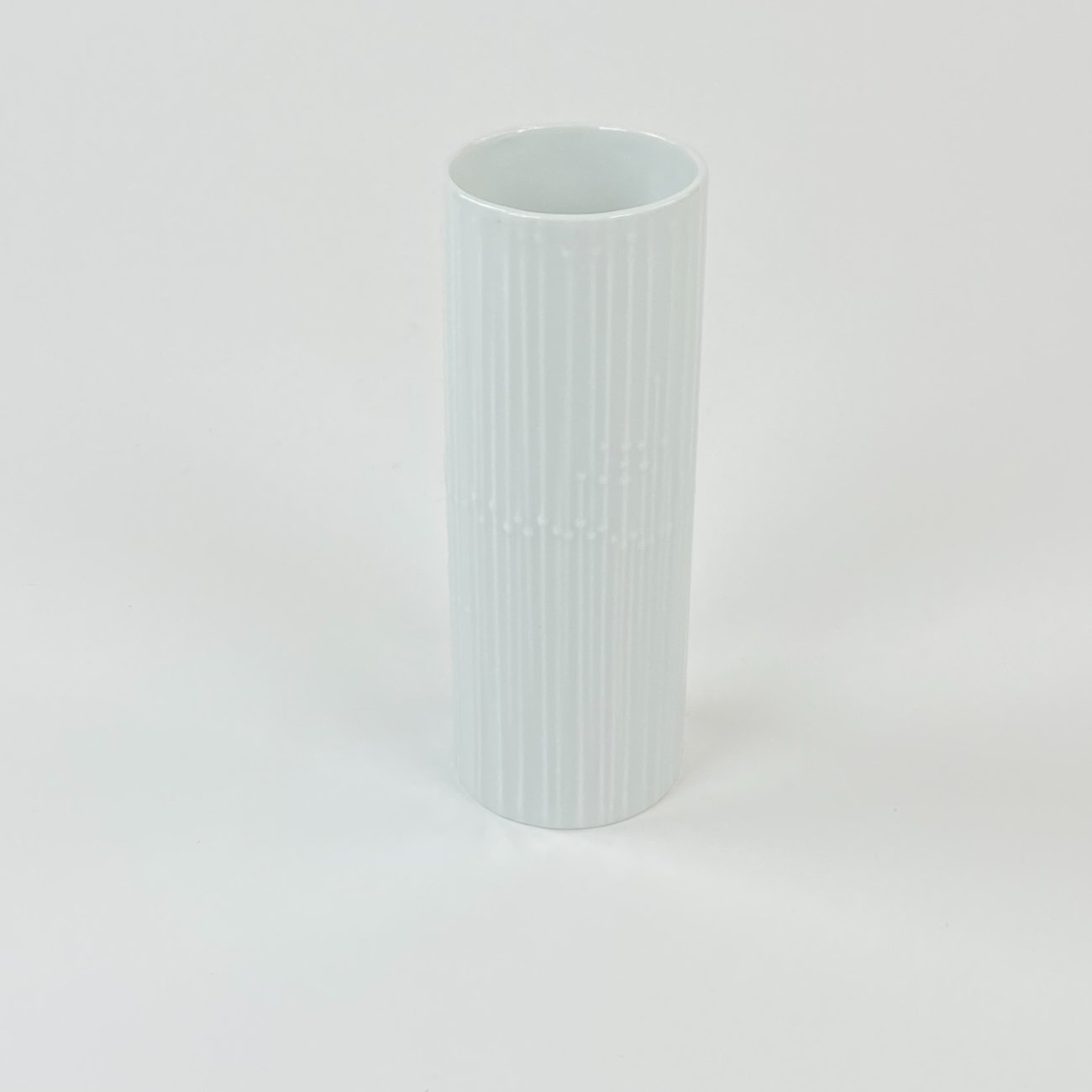 HN1162-rosenthal-0 Porcelianinė “Rosenthal” cilindro formos vaza 6x6x16,5 cm