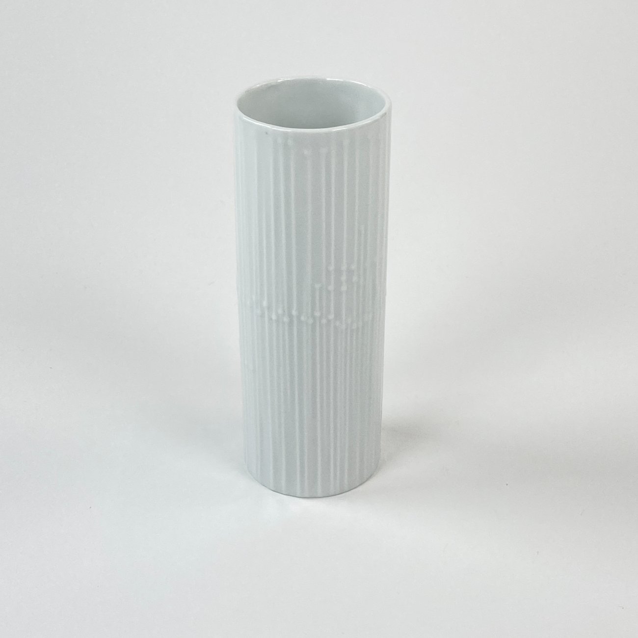 HN1162-rosenthal-1 Porcelianinė “Rosenthal” cilindro formos vaza 6x6x16,5 cm