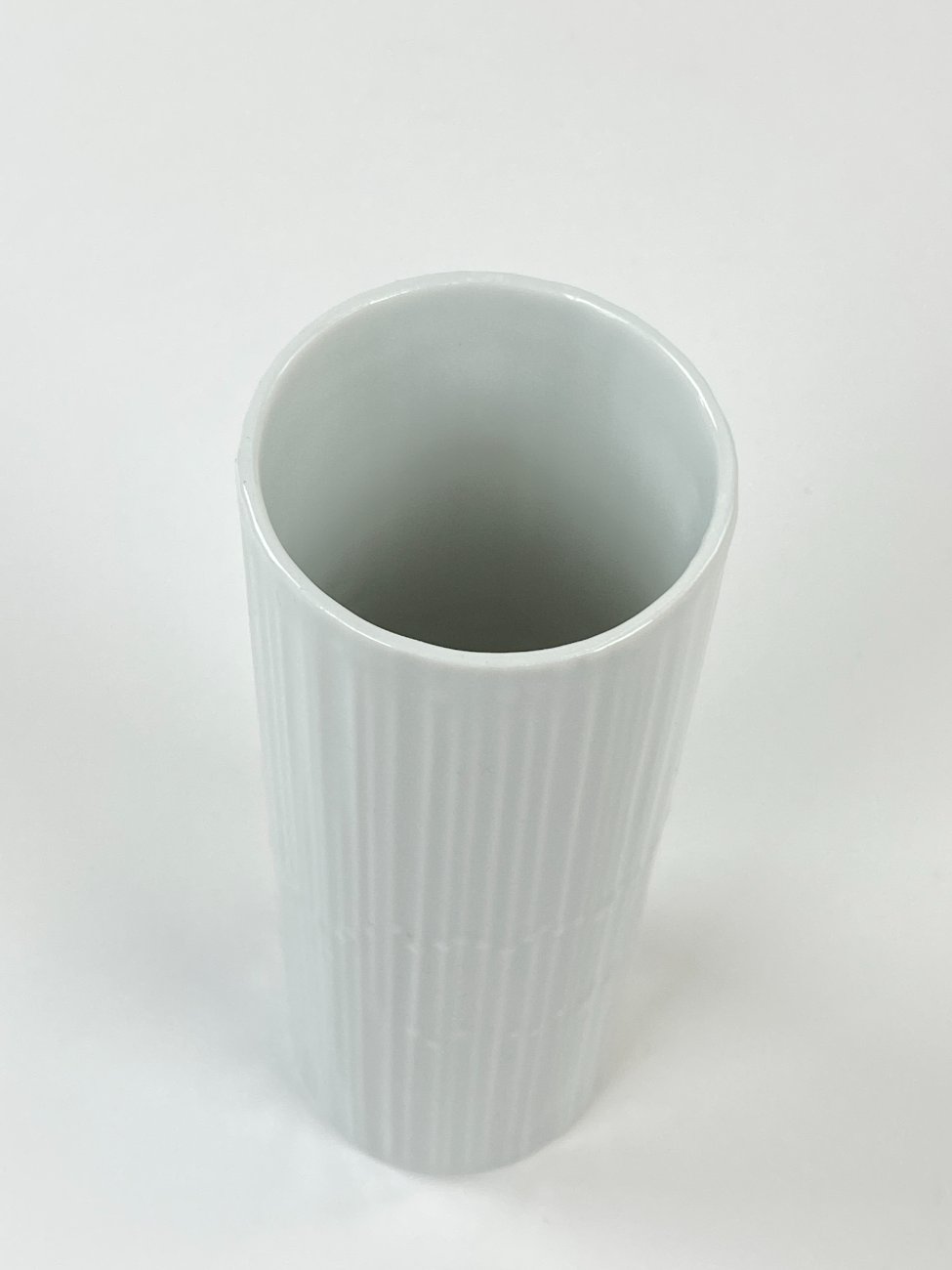 HN1162-rosenthal-6 Porcelianinė “Rosenthal” cilindro formos vaza 6x6x16,5 cm