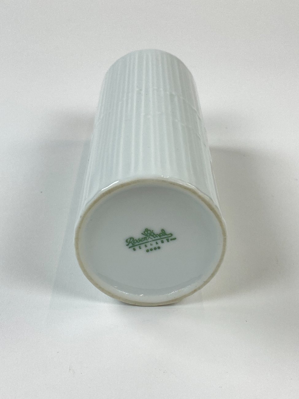 HN1162-rosenthal-7 Porcelianinė “Rosenthal” cilindro formos vaza 6x6x16,5 cm