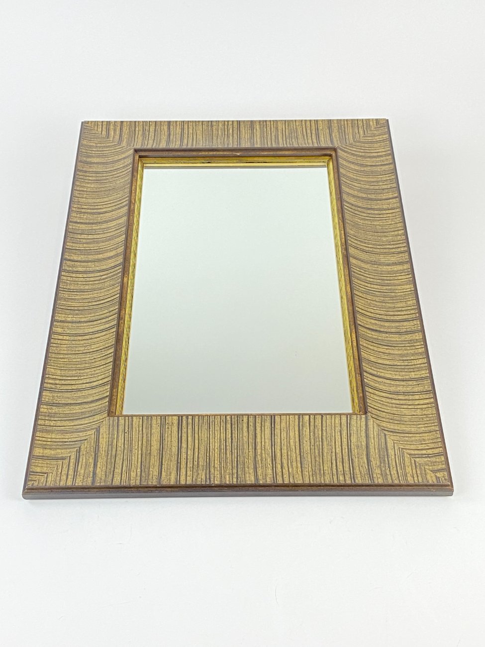 CY0351-veidrodziai-1 Stačiakampis klasikinio stiliaus veidrodis mediniame rėme 3x40x55,5 cm