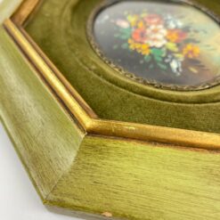 Aliejiniais dažais tapytas gėlių natiurmortas medžio rėmelyje 2×18,5×20 cm