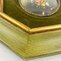 Aliejiniais dažais tapytas gėlių natiurmortas medžio rėmelyje 2×18,5×20 cm