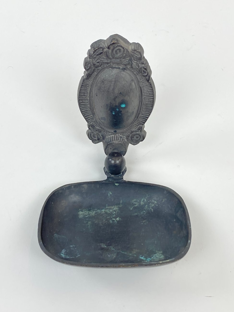 CY0373-vonios-prekes-1 Sieninė kabinama dažyto žalvario muilinė 11x10x11 cm