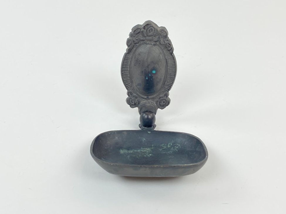 CY0373-vonios-prekes-2 Sieninė kabinama dažyto žalvario muilinė 11x10x11 cm