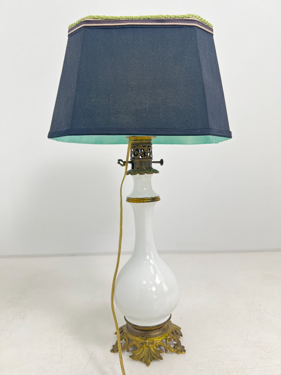 CY0380-staliniai-sviestuvai-10 Stalinis keramikinis šviestuvas su žalvario detalėmis 23x36x66 cm