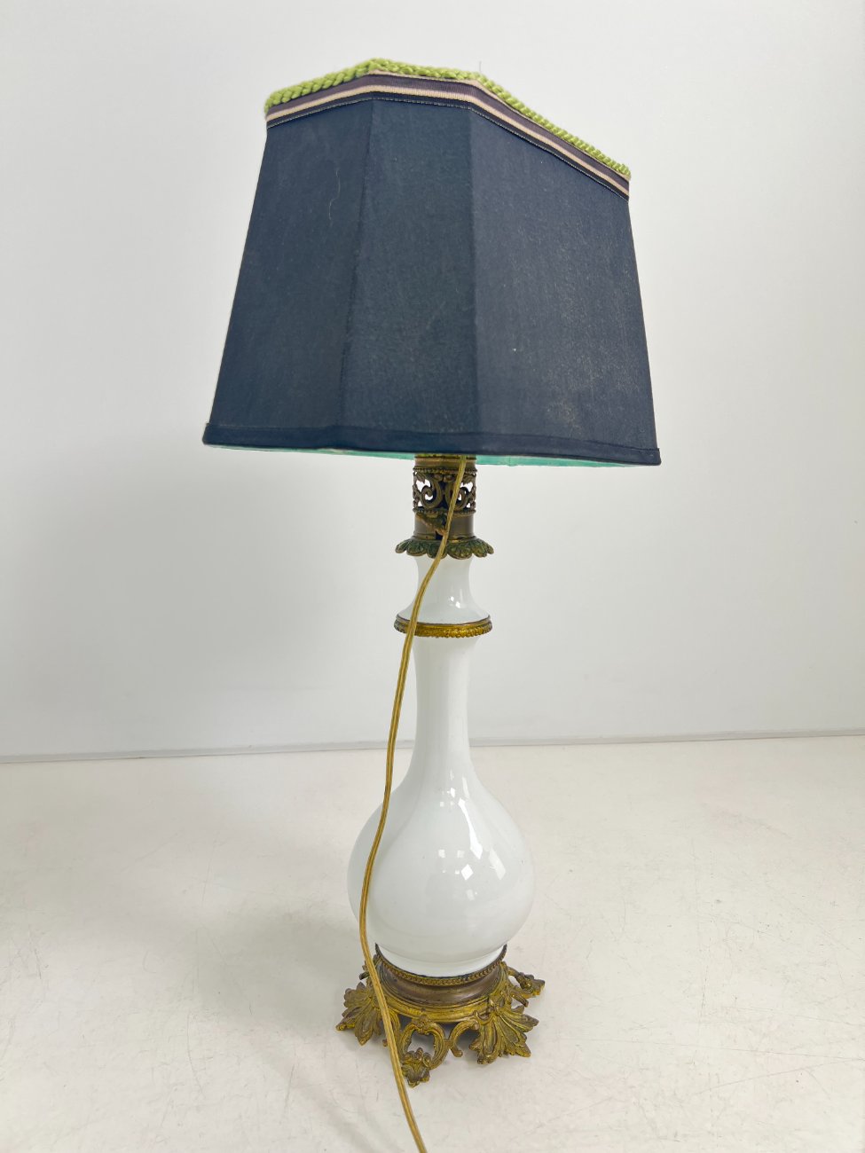 CY0380-staliniai-sviestuvai-11 Stalinis keramikinis šviestuvas su žalvario detalėmis 23x36x66 cm