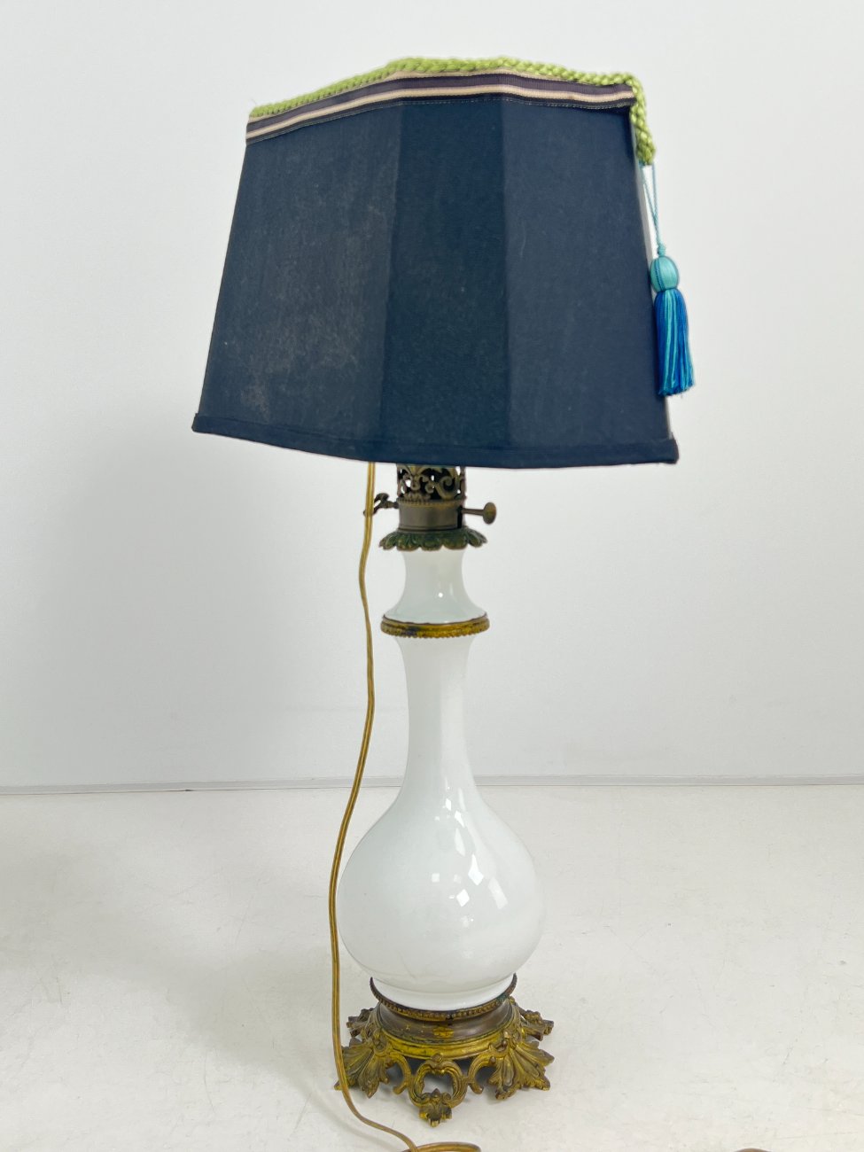 CY0380-staliniai-sviestuvai-12 Stalinis keramikinis šviestuvas su žalvario detalėmis 23x36x66 cm