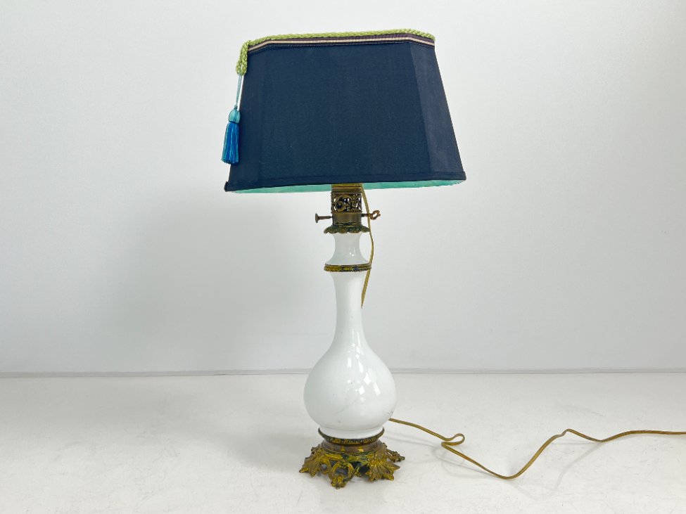 CY0380-staliniai-sviestuvai-2 Stalinis keramikinis šviestuvas su žalvario detalėmis 23x36x66 cm