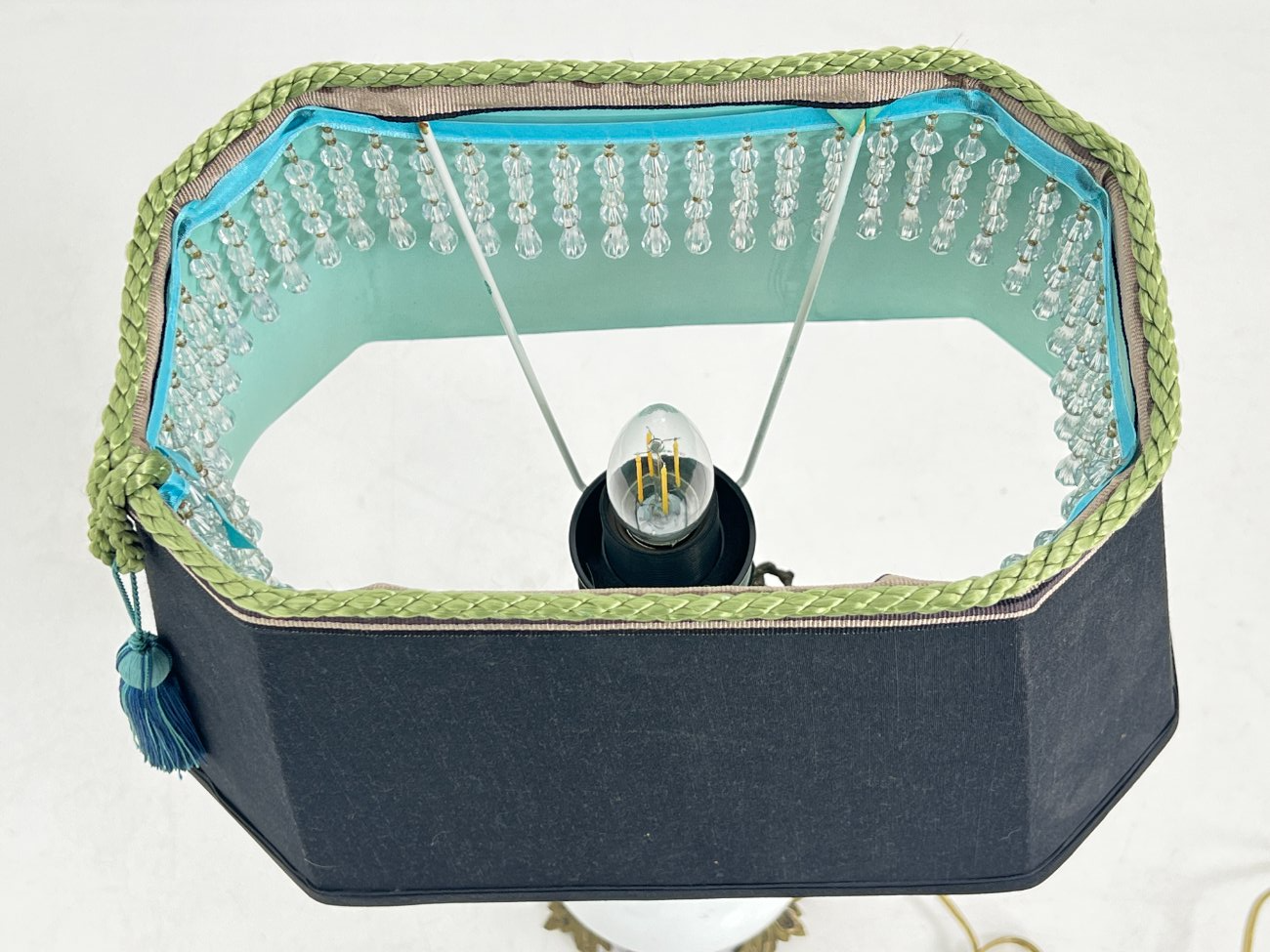 CY0380-staliniai-sviestuvai-5 Stalinis keramikinis šviestuvas su žalvario detalėmis 23x36x66 cm