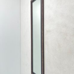 Siauras vertikalus veidrodis mediniame rėme 3×50,5×180,5 cm