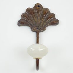 Bronzinis kriauklės formos kabliukas keramikiniu galiuku 4,5×7,5×13,5 cm