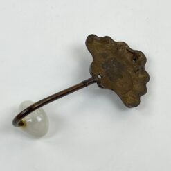 Bronzinis kriauklės formos kabliukas keramikiniu galiuku 4,5×7,5×13,5 cm