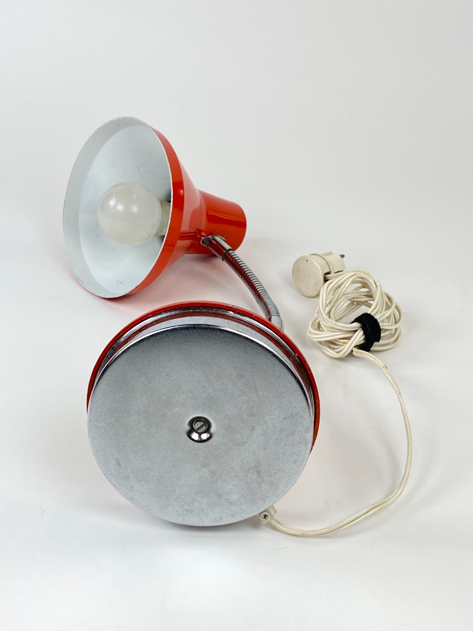 DM0194-staliniai-sviestuvai-6 Reguliuojamas metalinis stalinis oranžinės spalvos šviestuvas 27x17x42 cm