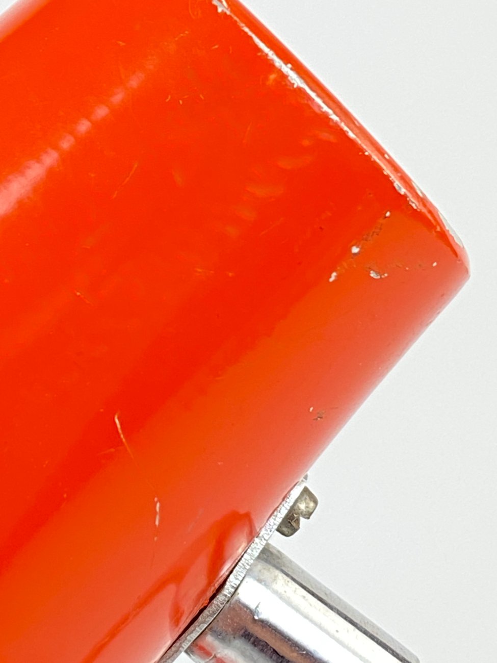 DM0194-staliniai-sviestuvai-8 Reguliuojamas metalinis stalinis oranžinės spalvos šviestuvas 27x17x42 cm