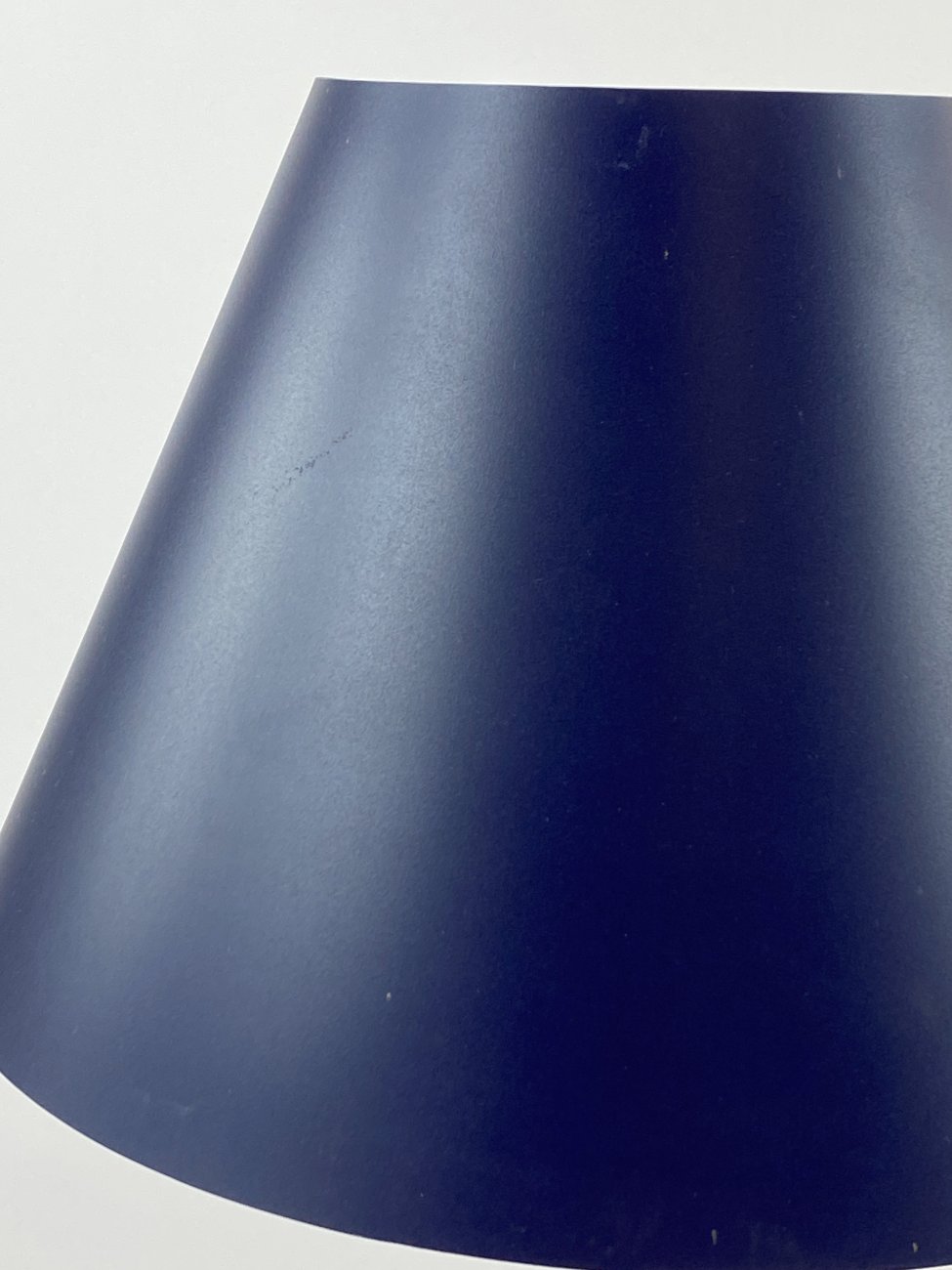 DM0197-staliniai-sviestuvai-10 Itališkas Luceplan Costanza stalinis šviestuvas 25x27x52 cm