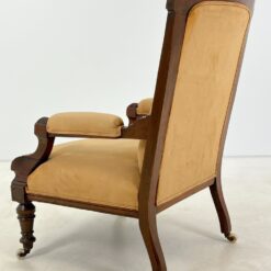 Raudonmedžio rėmo drožinėtas krėslas ant ratukų 83x67x103 cm, 42 cm