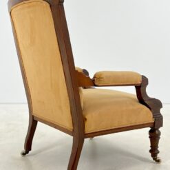 Raudonmedžio rėmo drožinėtas krėslas ant ratukų 83x67x103 cm, 42 cm